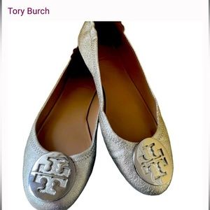 Tory Burch Silver Metallic Reva Flats. Size 9